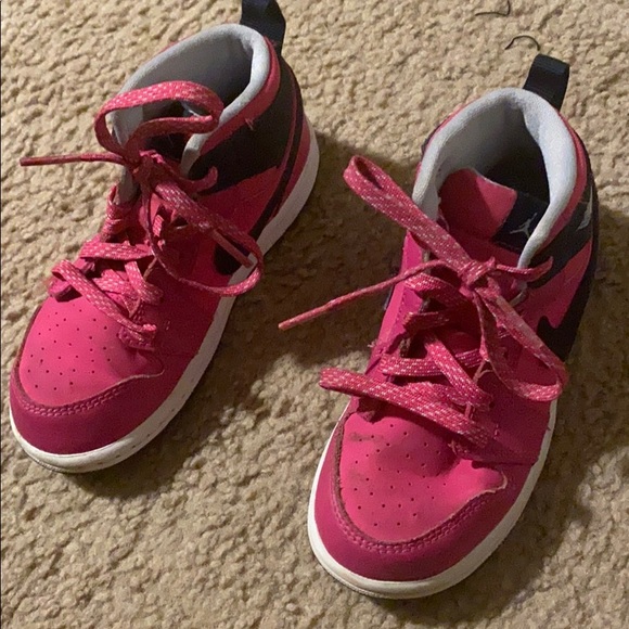 pink and black nike's